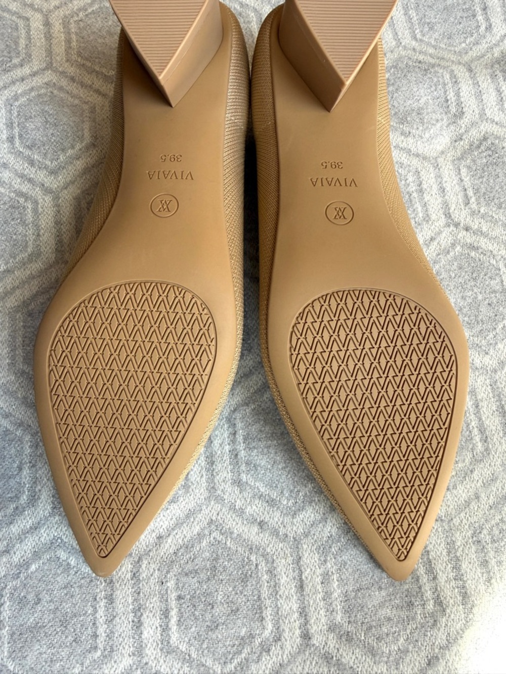 VIVAIA Chunky Heels Tracy Pro Pointed Tan
Women's EU 39.5 US 8.5 New - Picture 9 of 13